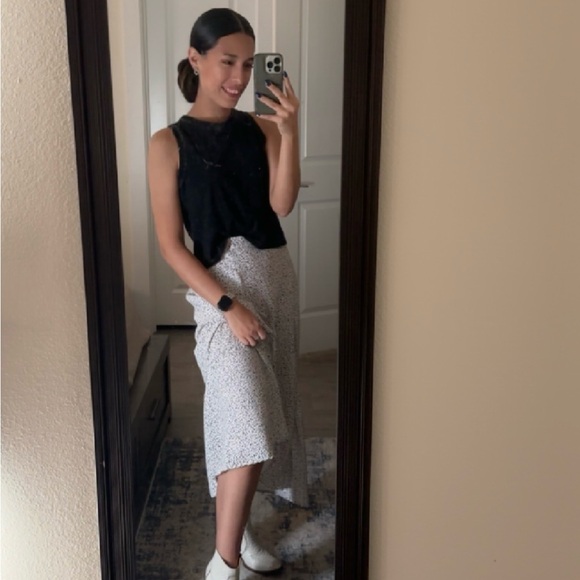 Meet your Posher, Emily! - Picture 1 of 8